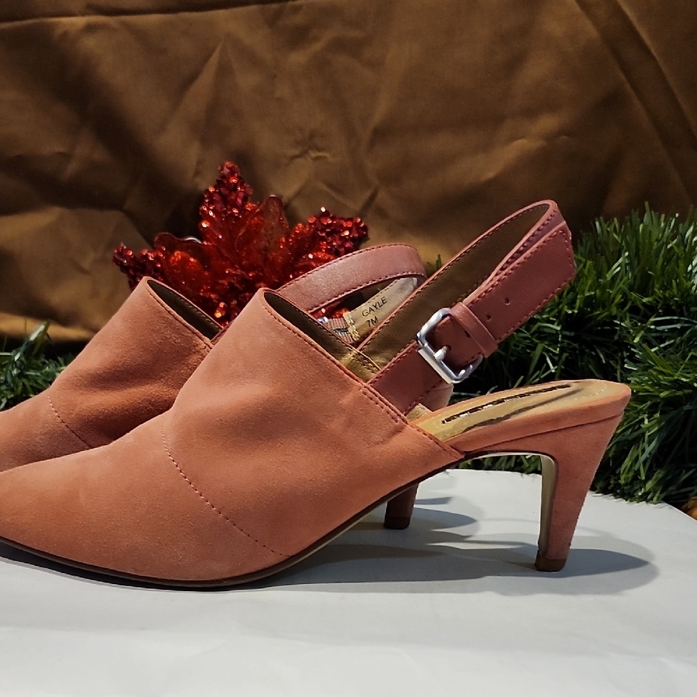 Tahari Blush Pink Slingback Heels - Picture 6 of 9